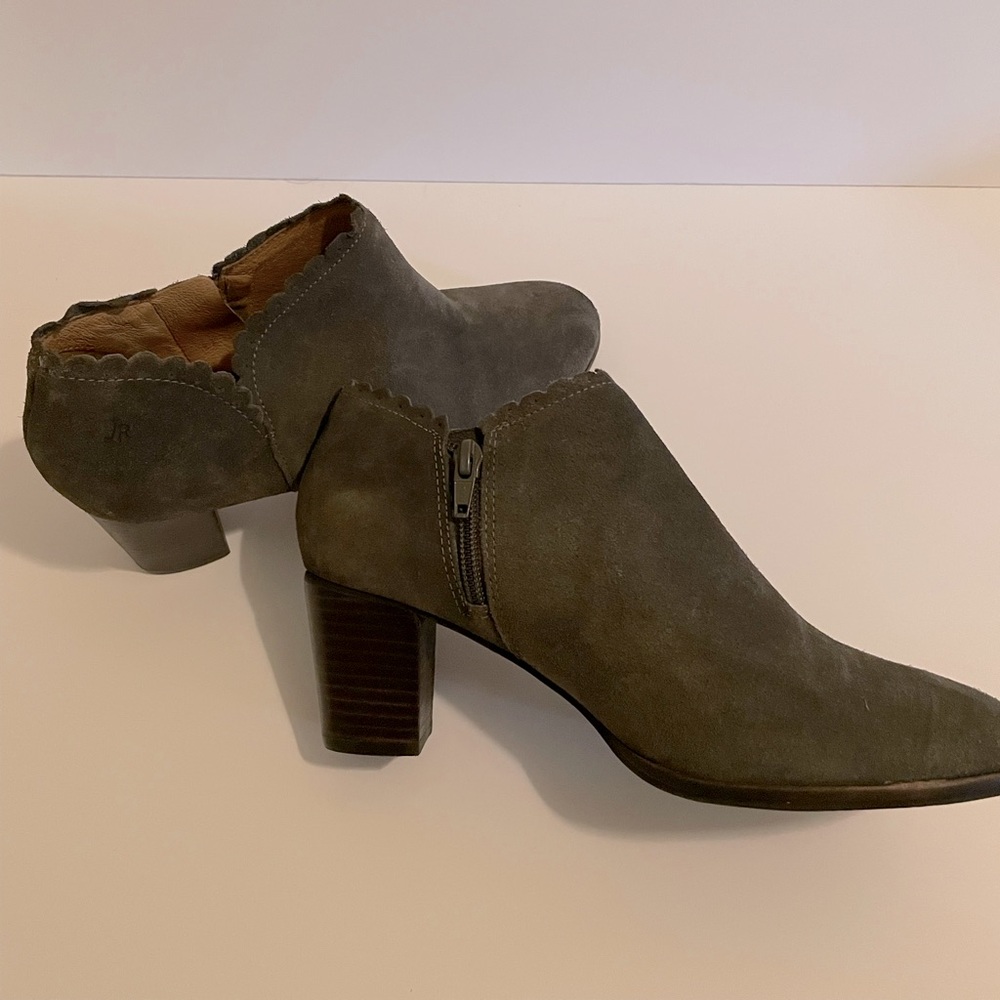 Jack Rogers Marianne Bootie Gray Suade Size 8
